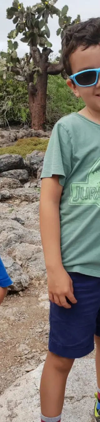Cornelia Besmer mit ihren beiden Söhnen in Ecuador